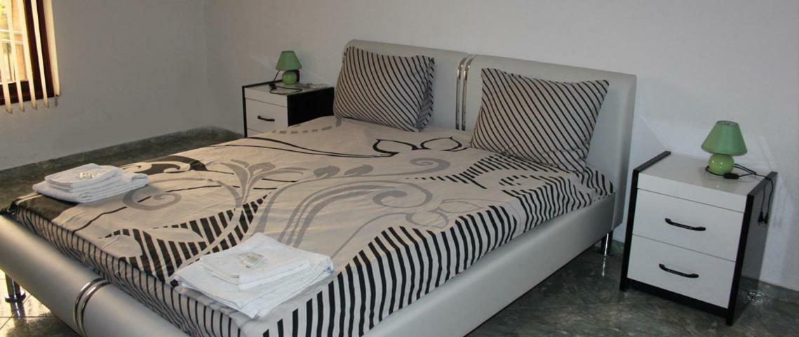 Hotel White House Kurdzhali ภายนอก รูปภาพ